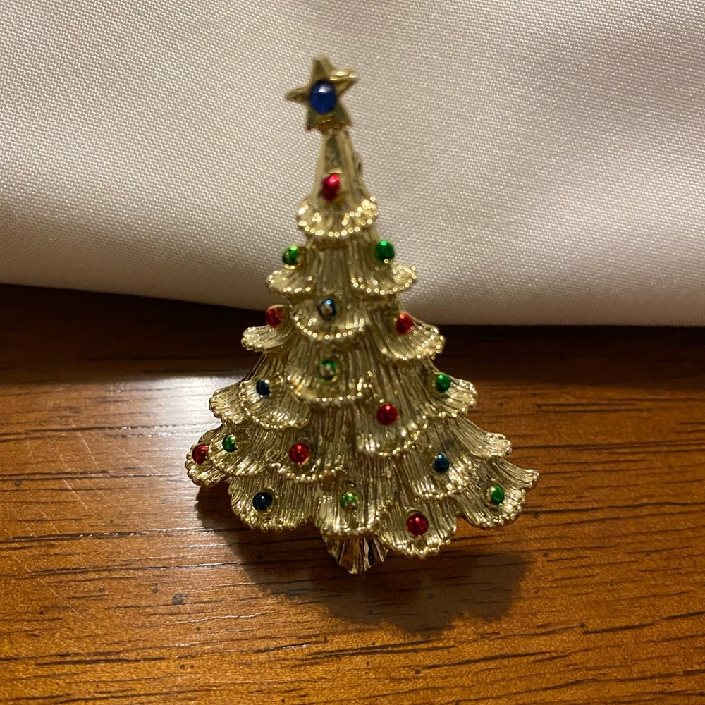 Vintage Brooch Pin Christmas Tree pin. Signed on back Gerrys